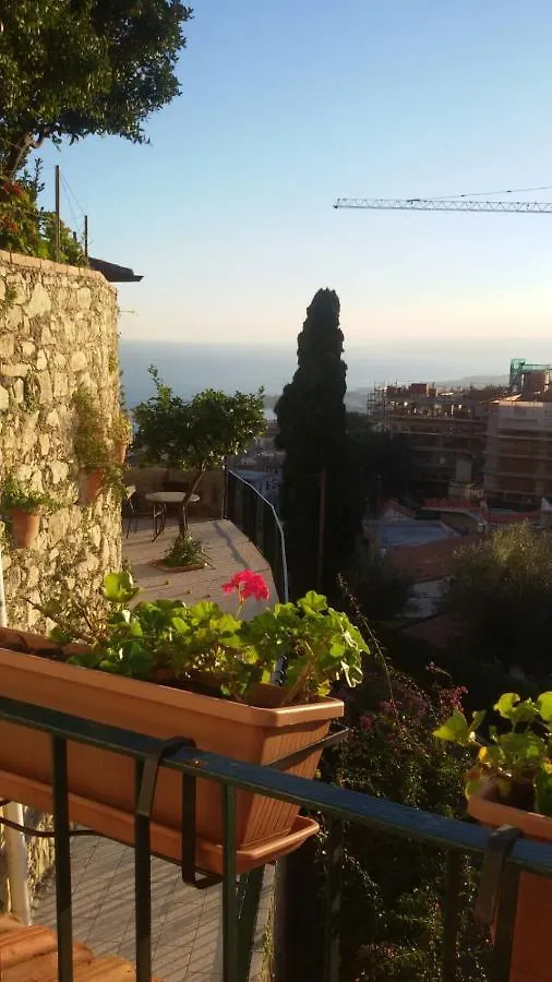 Marina'S Apartment Taormina 0*,